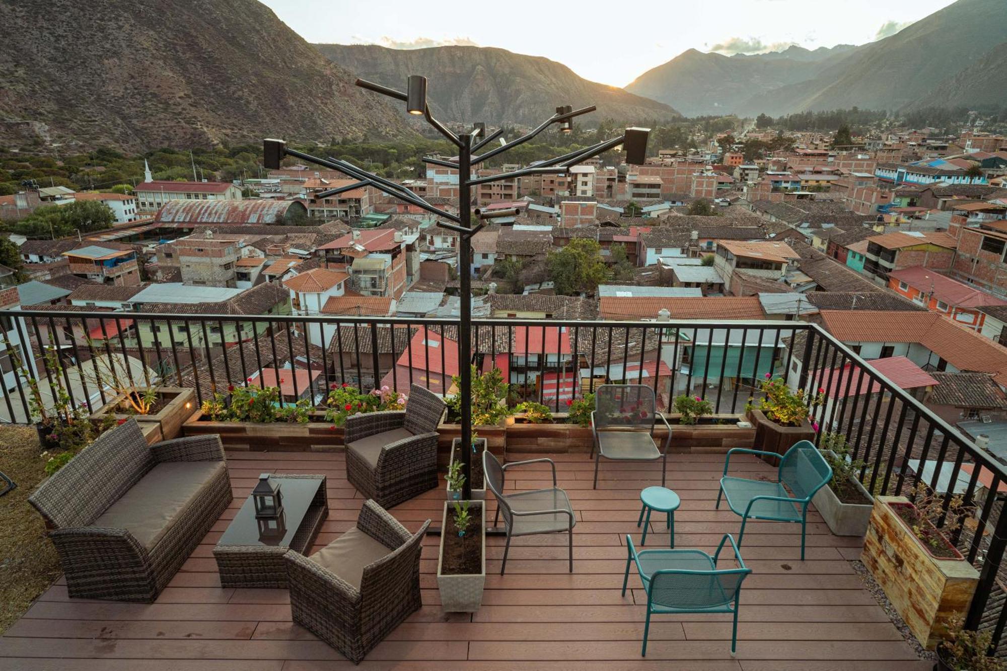 Hotel California Урубамба Экстерьер фото